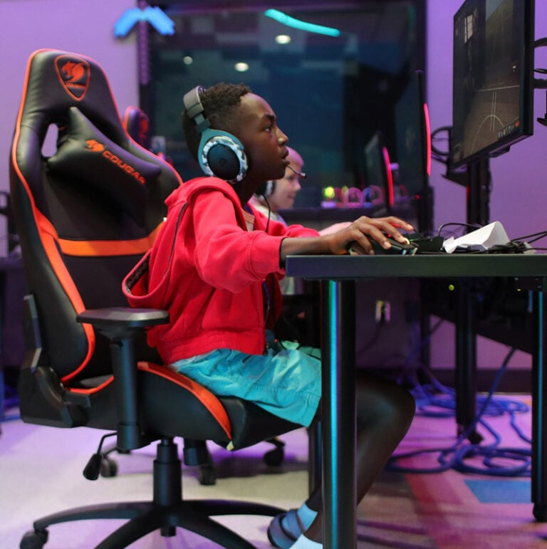 kids gaming in the innovation zone